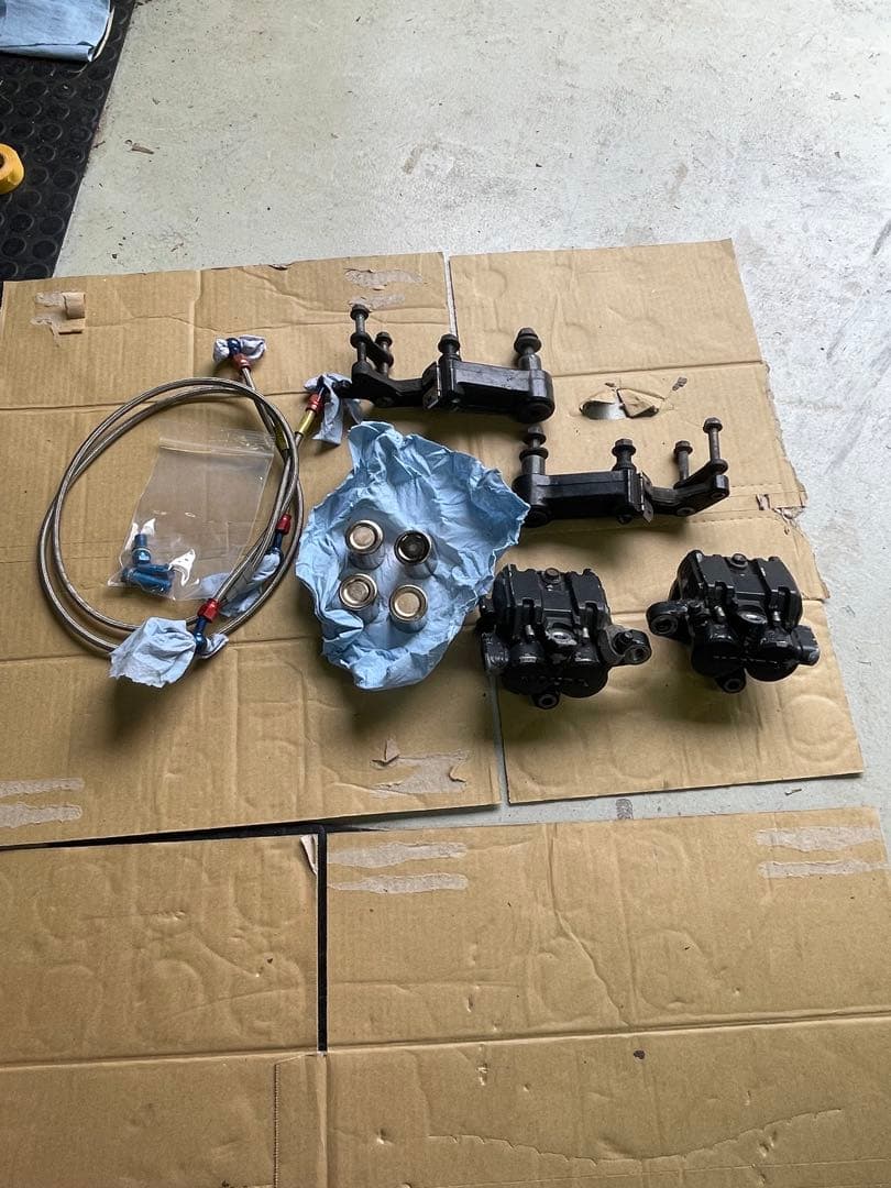 CB750FC ブレーキキャリパー、サポート、