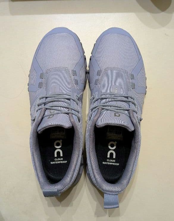 On Cloud Waterproof グレー スニーカー