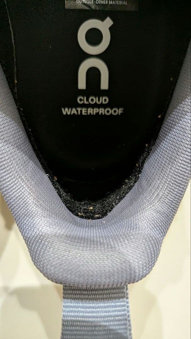 On Cloud Waterproof グレー スニーカー