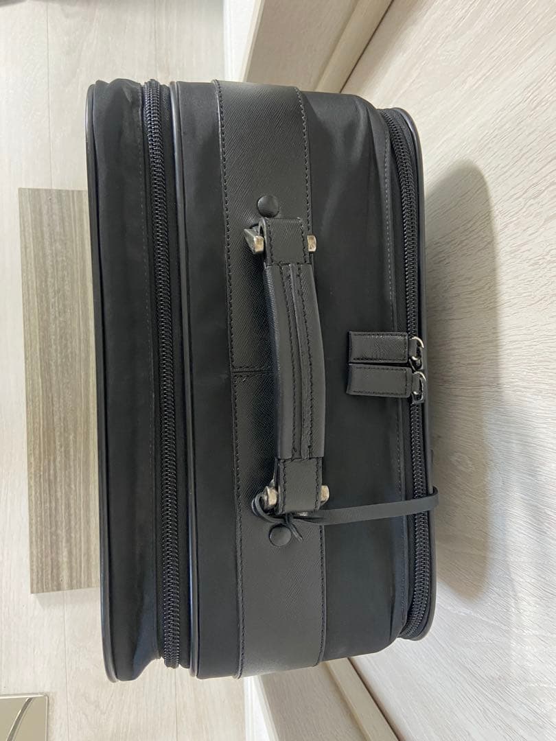 PRADA スーツケース　ナイロン　三角ロゴプレート　キャリーケース　黒　レザー