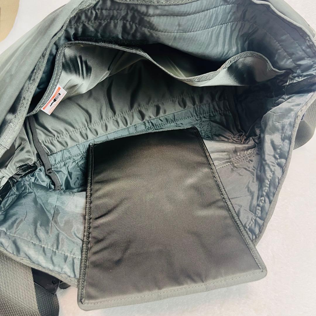 未使用に近い　Luggage Label オリーブグリーン メッセンジャーバッグ