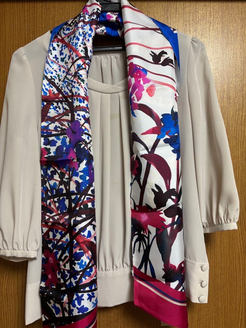 【新品未使用】FERRAGAMOフェラガモ 花柄 シルクスカーフ