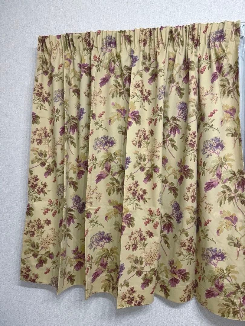 【新品】ローラアシュレイ 英国伝統の雰囲気 花柄カーテン 2枚