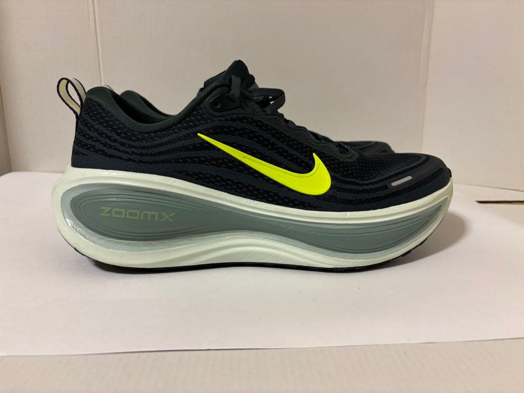 NIKE VOMERO PLUS ナイキ ボメロプラス　27.0cm