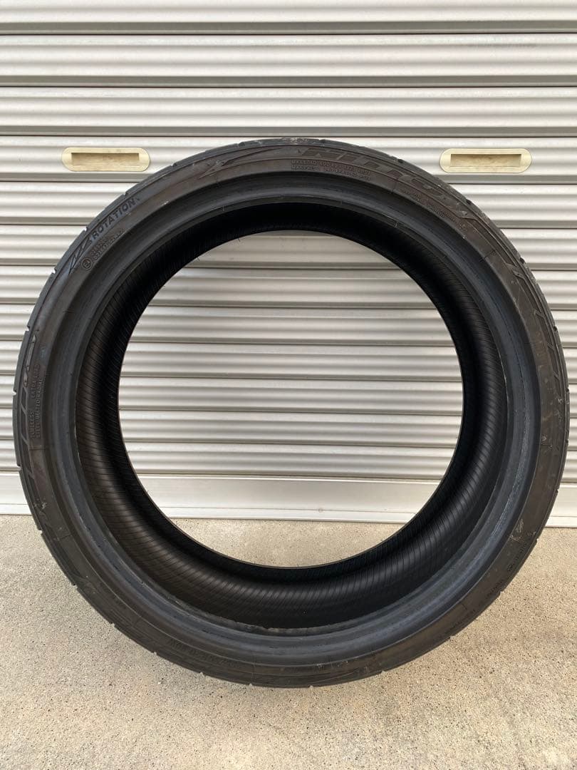 22年　225/35R20 ニットー　1本