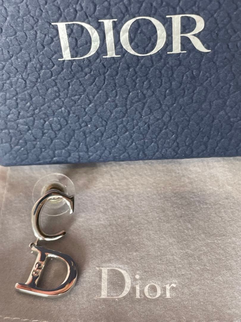 【極美品】Christian DIOR Dロゴスタッドピアス　シルバー　両耳