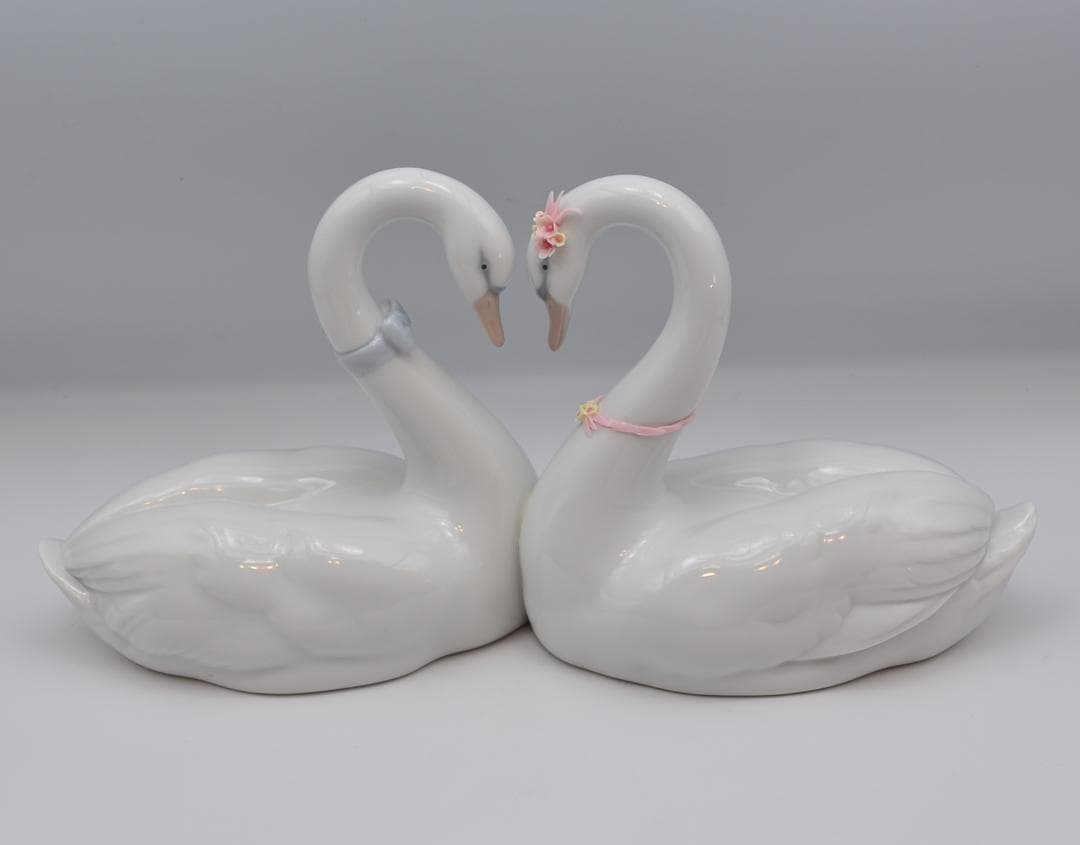 終わりなき愛　＃6585　★リヤドロ　スペイン　ポーセリン　光沢仕上げ　絶版