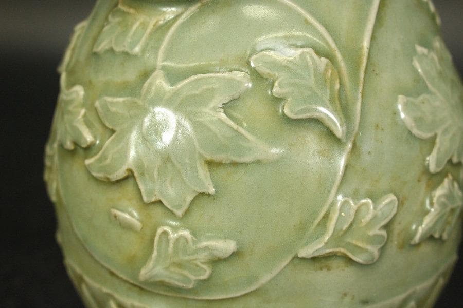 中国美術 唐物 青磁 纏枝蓮花紋 花瓶(ZE670)