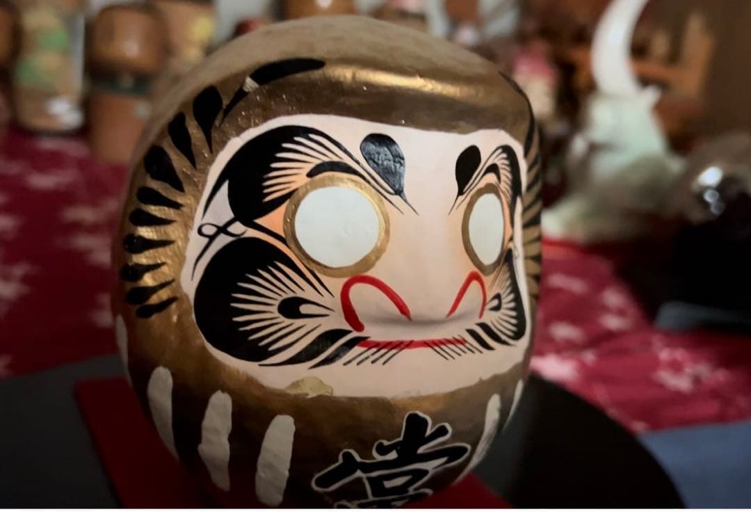 【縁起物】　金色のだるま