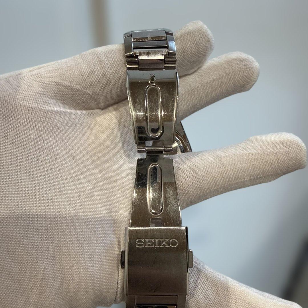 SEIKO 4R35時計 黒色文字盤 ステンレス 126