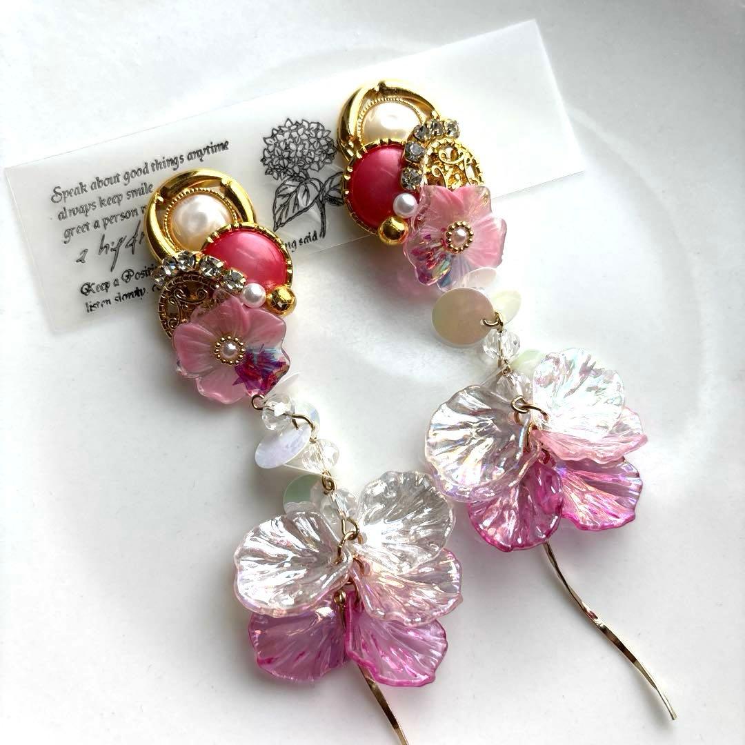 ピンクフラワーレジン×スパンコール♡花びら ピアス イヤリング