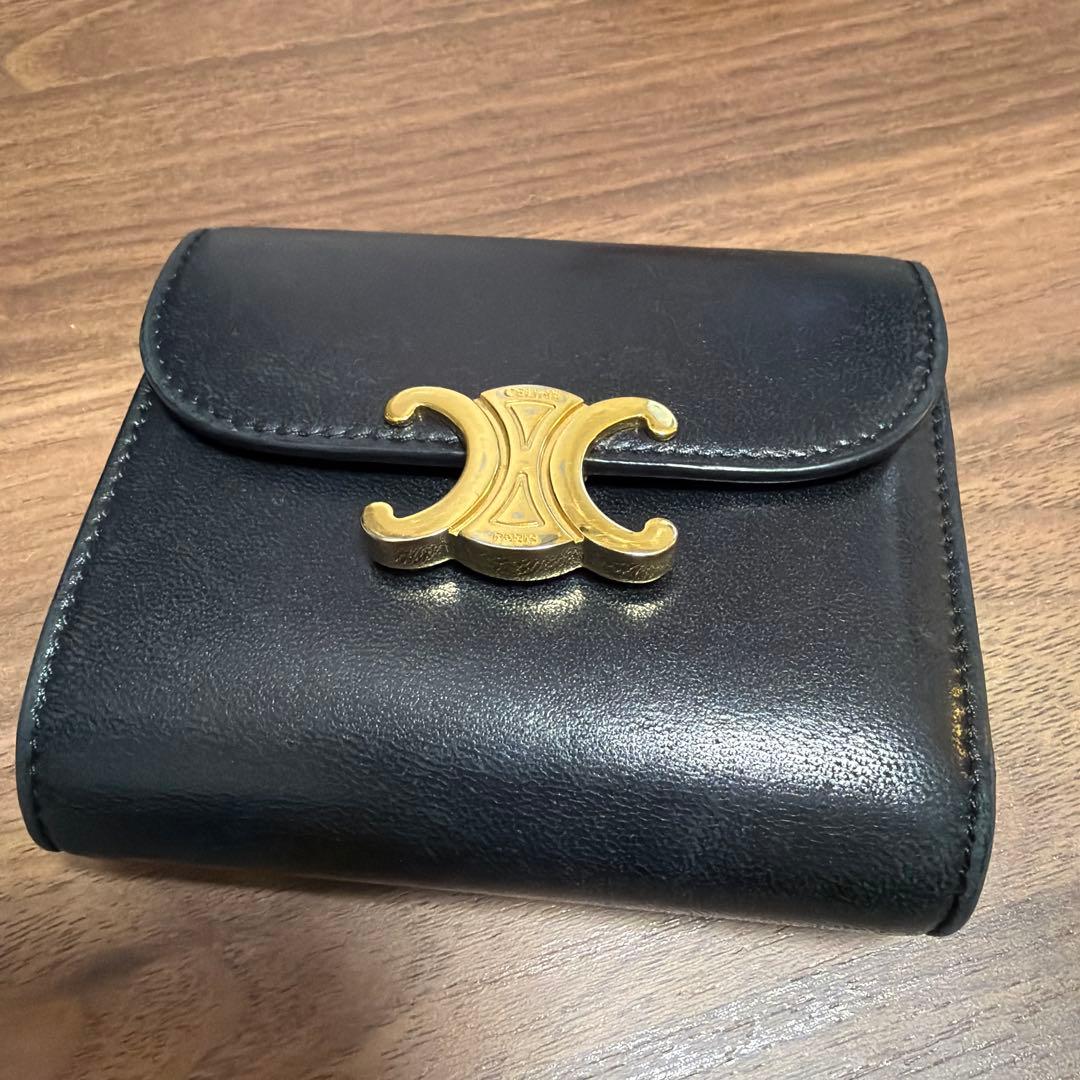 【1/30まで値下げ中】スモール フラップウォレット トリオンフ　ブラック