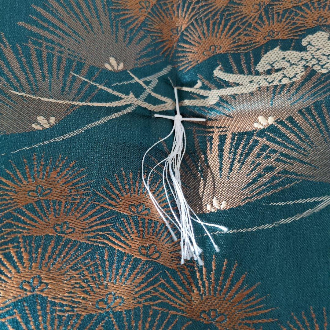 高級座布団 　3枚セット　60x 65　大きめ　絹　シルク　松模様　青緑色