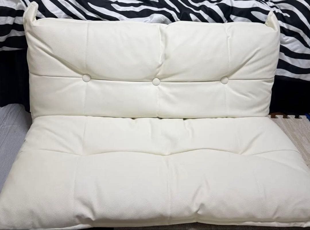 ホワイト 2人掛けソファ ボタン付き