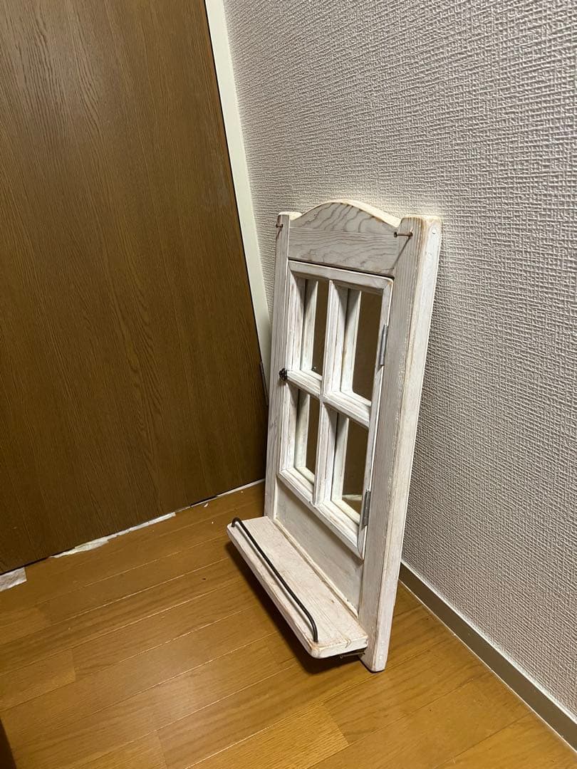 アンティーク風　壁掛けミラー ウッドフレーム窓枠デザイン