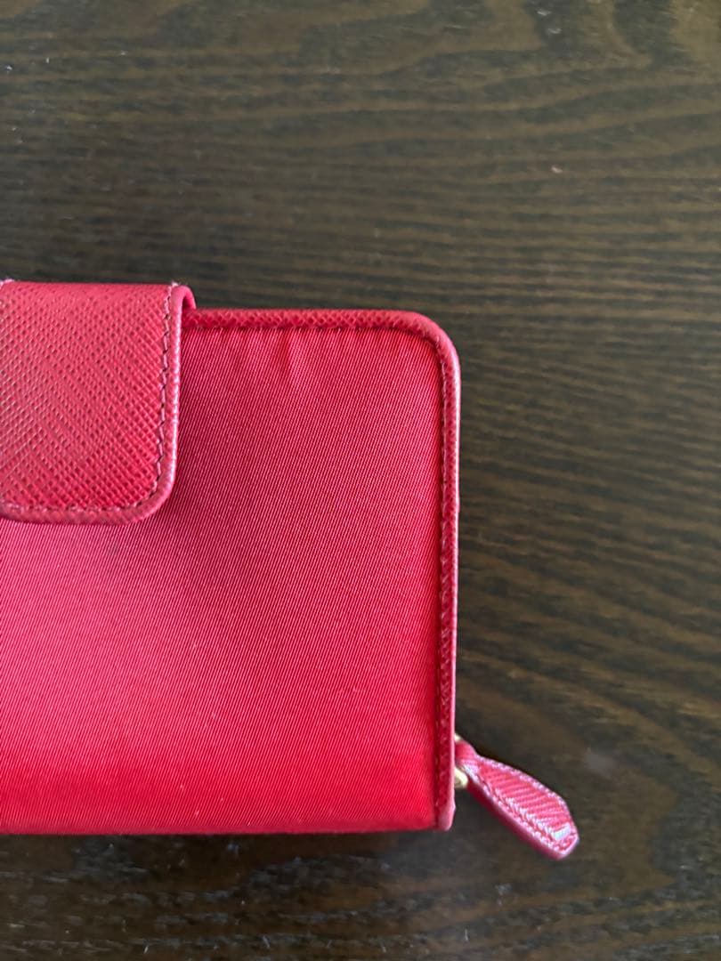 prada プラダ 財布