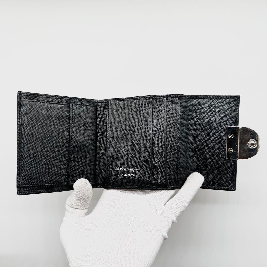 【極美品】Ferragamo サフィアーノ 三つ折り財布 コンパクト ブラック