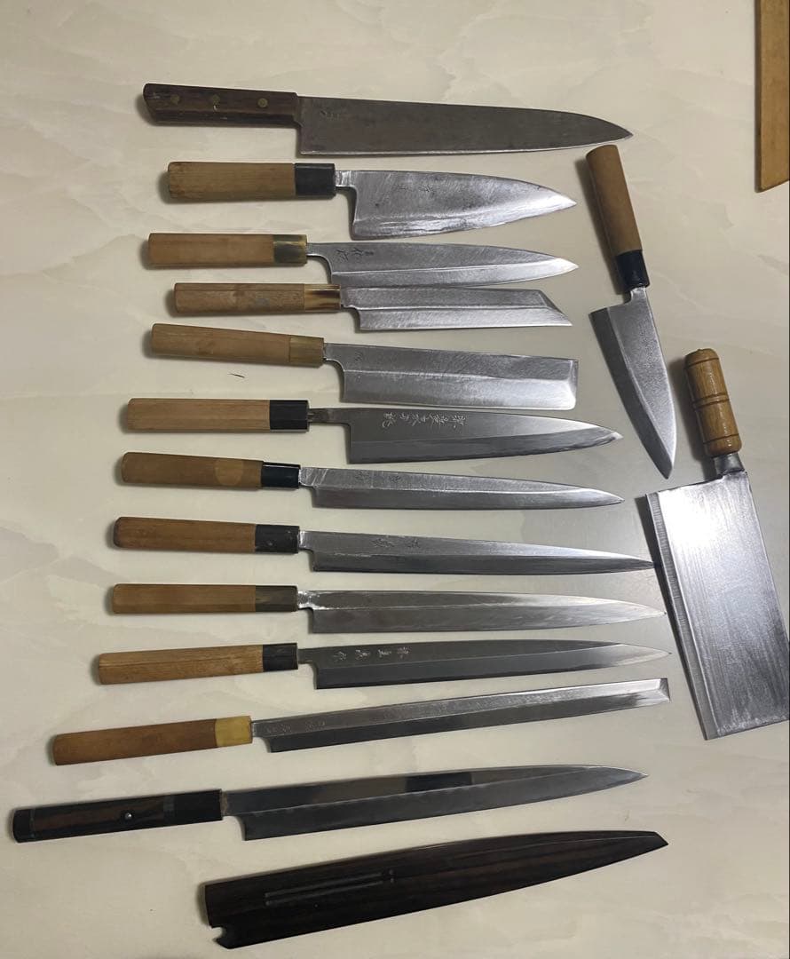 14本の本焼き包丁セット鹿皮のカバン付き