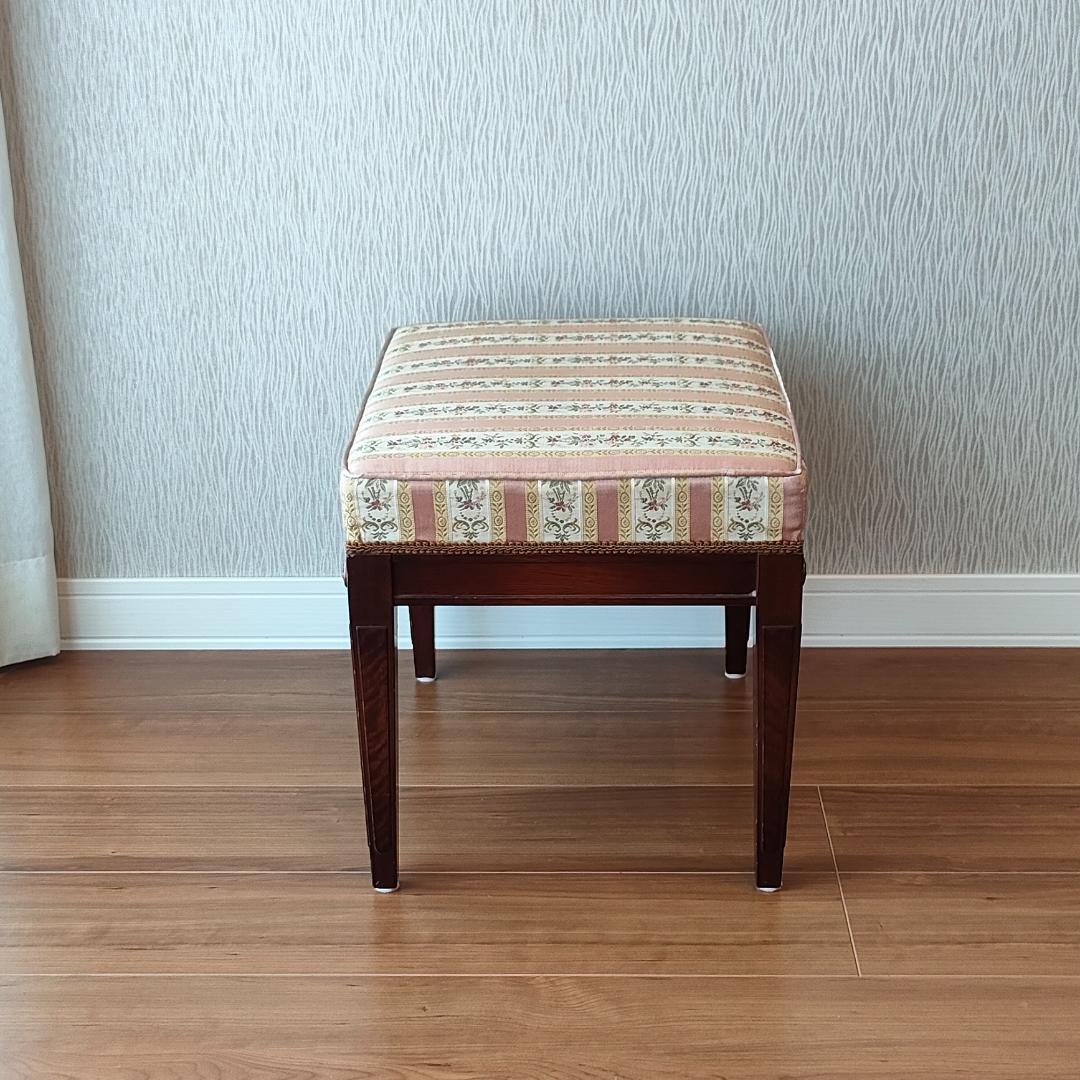 メープル不二屋　スツール　オットマン　ロココ調ファブリック