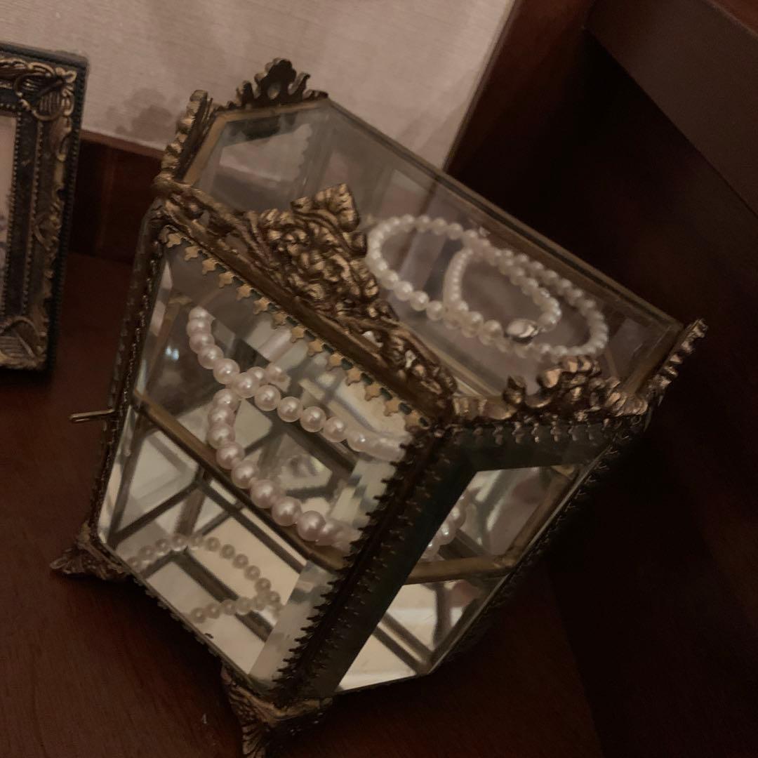 ガラスと真鍮の2段ロココジュエリーボックス