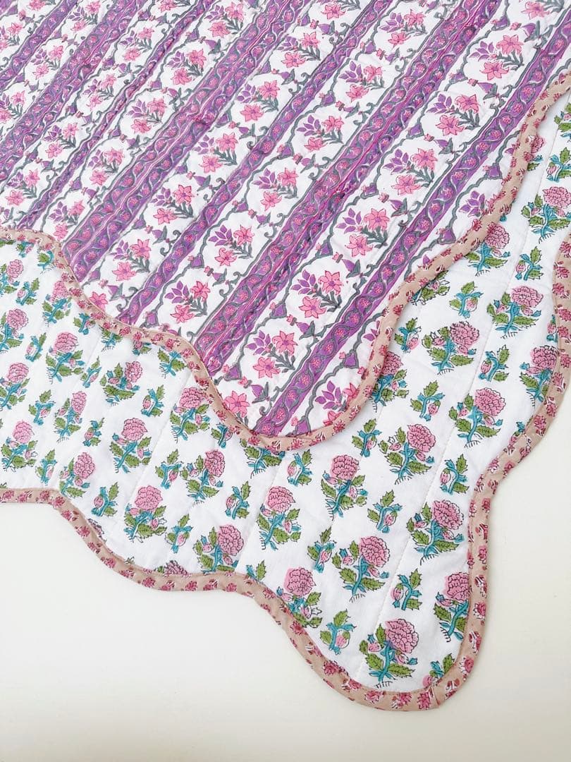 ブロックプリント　うねうねキルトブランケット　ホワイトピンク×パープル