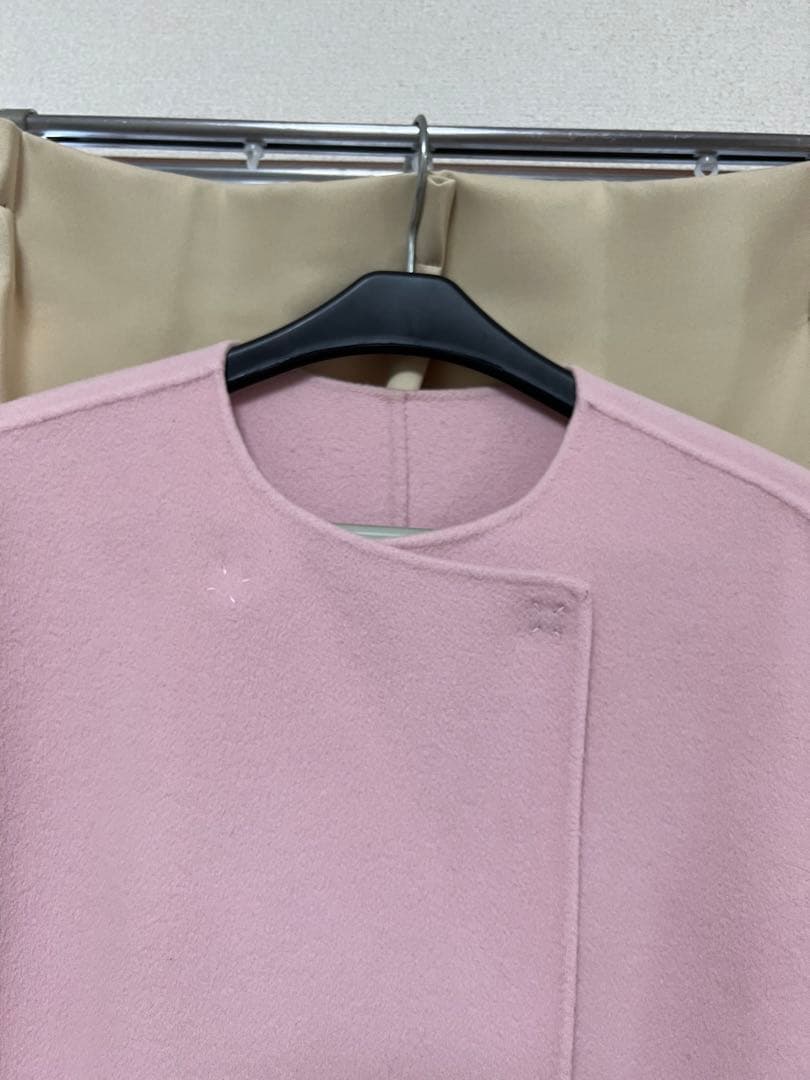 ピンクノーカラーコート