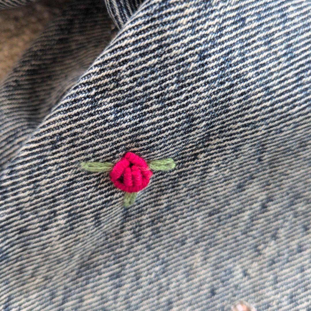 レア♡ミュウミュウ　正規品　刺繍ビジューつきデニムパンツ　ジーンズ　ライトブルー