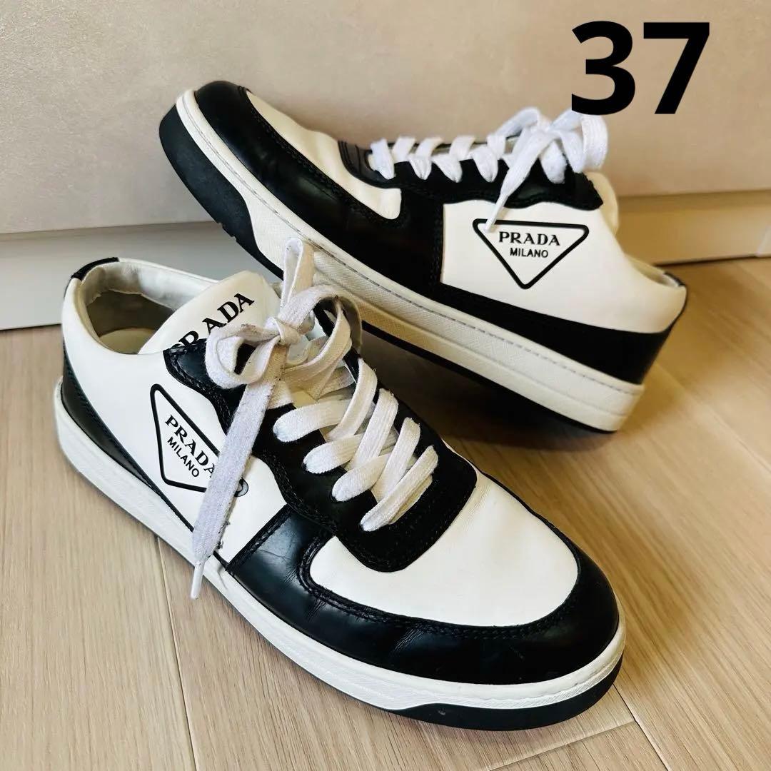 ろ*ん様 PRADA ホワイト ブラック スニーカー