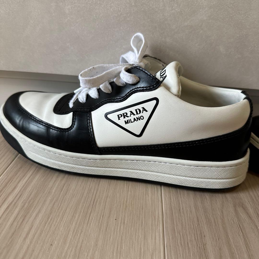ろ*ん様 PRADA ホワイト ブラック スニーカー