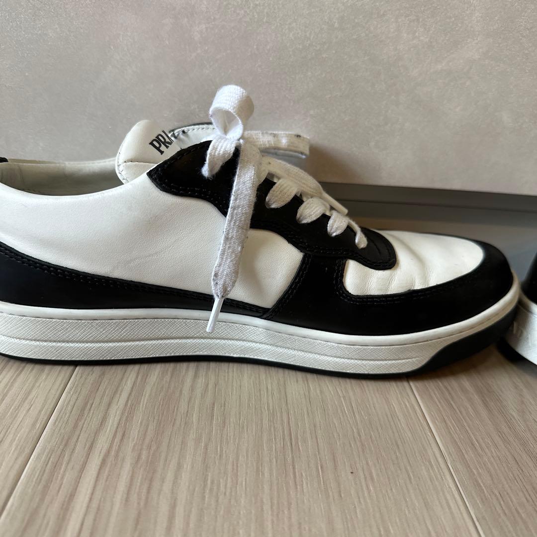 ろ*ん様 PRADA ホワイト ブラック スニーカー