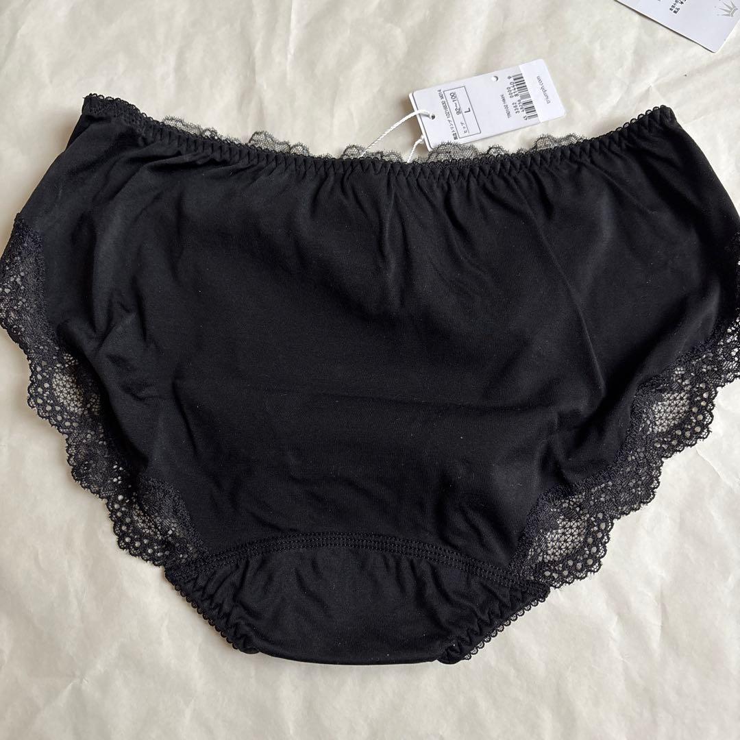 4点セットTriumph レッドレーベル　ブラ(C70)ショーツ&キャミ〜黒系