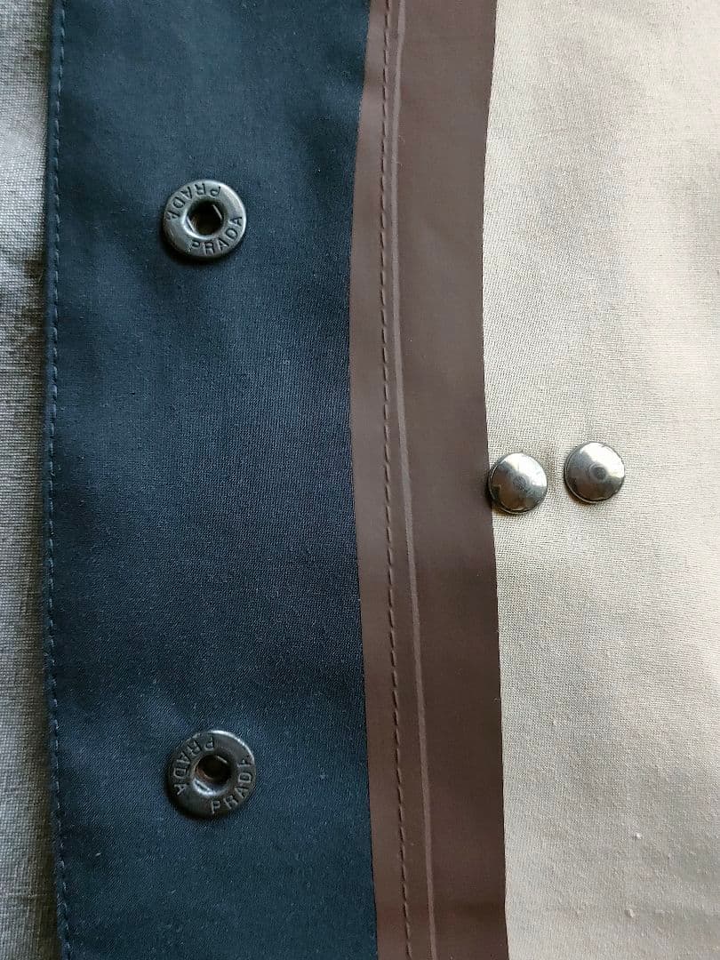 PRADA 黒 ひざ丈スカート