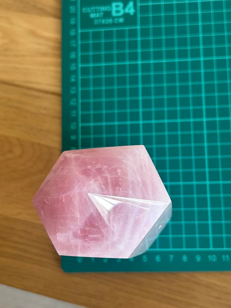 ローズクォーツ　ポイント　六角柱　約1.2キロ