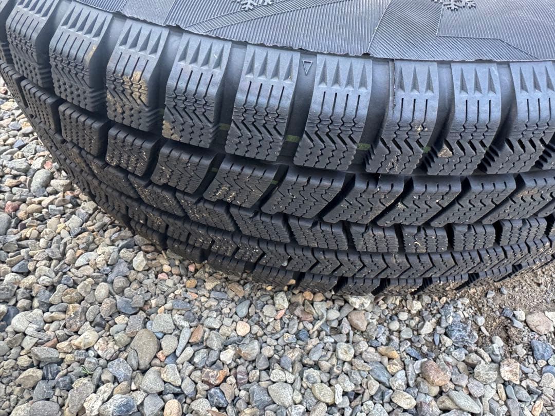 【2024年製！バリ溝】175/65R15 スタッドレス HIFLY 4本セット