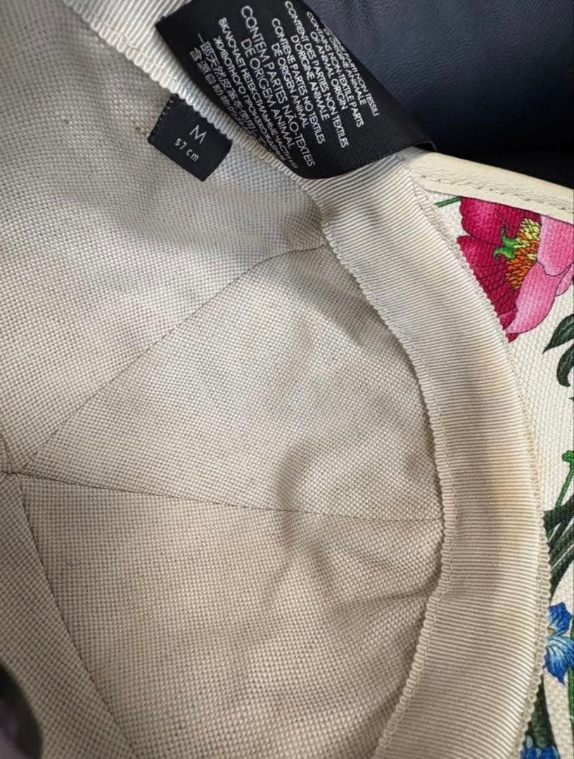 GUCCI フラワープリント ベースボールキャップ