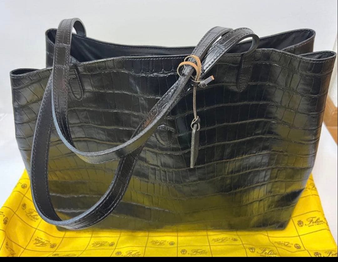 フェリージトートバック　エンボスレーザー(クロコ押し)