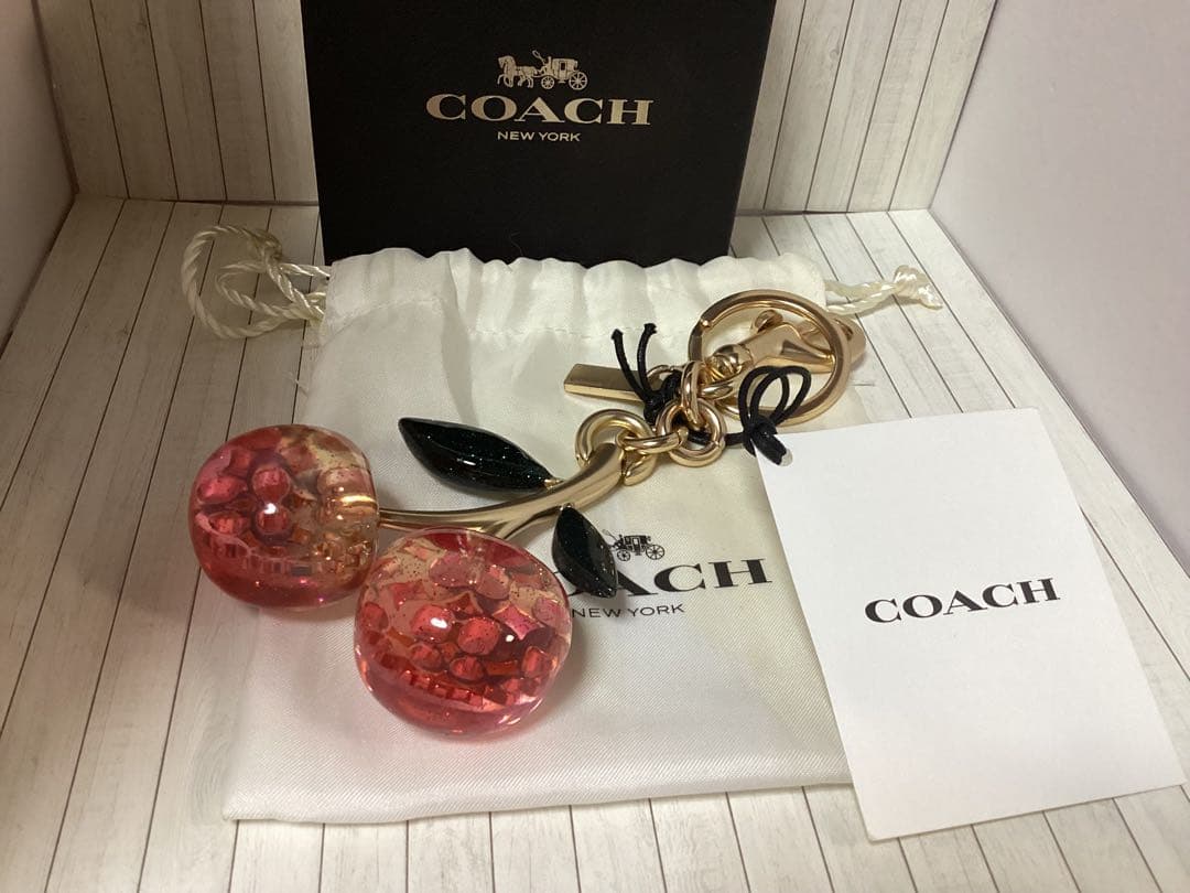 未使用保存袋タグ付きCOACH チェリーキーホルダー ピンク本物