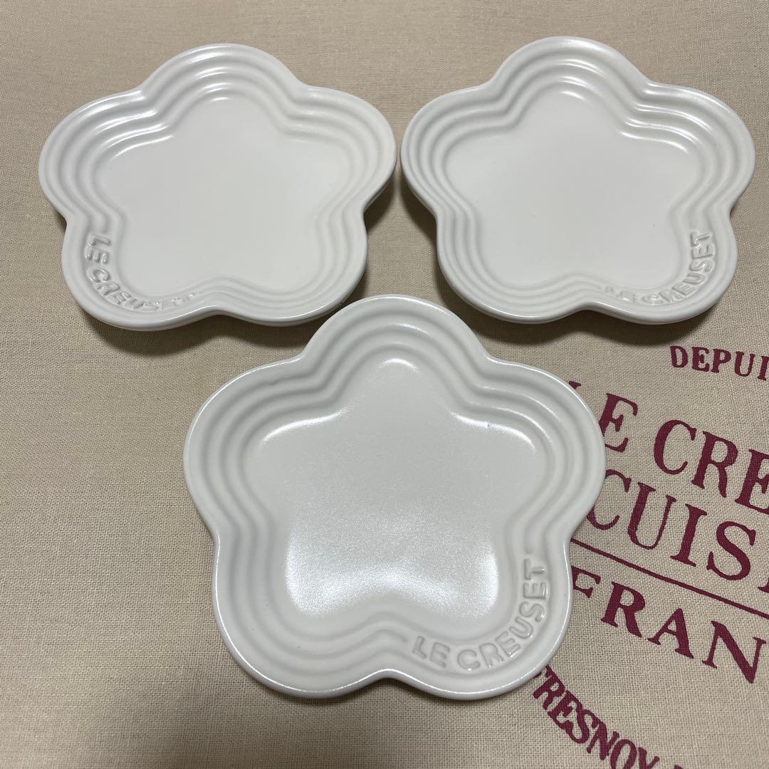《新品》LE CREUSET ホワイト花型 小皿 3枚セット
