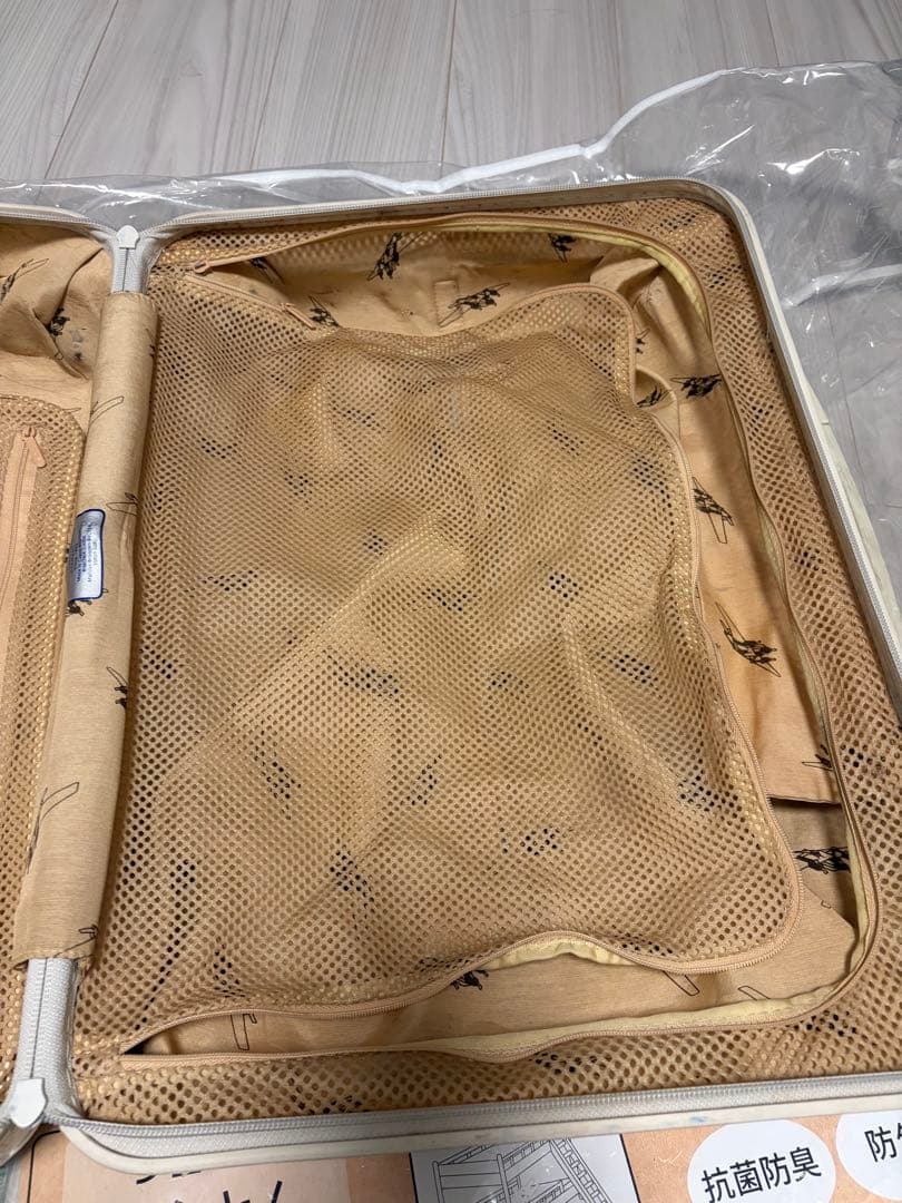 RIMOWA ホワイト キャリーケース 機内持ち込みサイズ