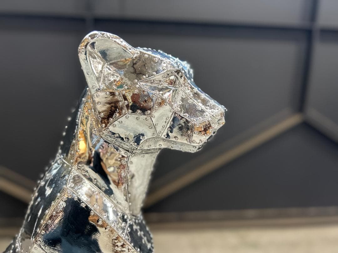 カレ / KARE｜シッティングキャットリベットクローム｜シルバー