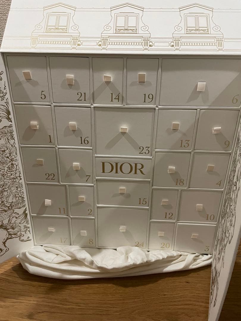 Dior アドベントカレンダー　2023