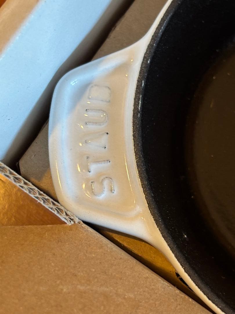 STAUB オーバルホットプレート　ホワイト