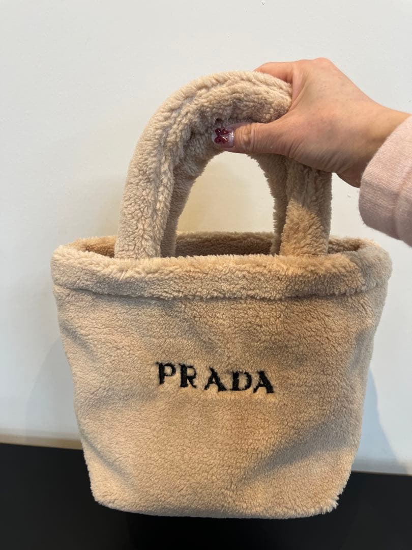 プラダノベルティバック　ベージュ