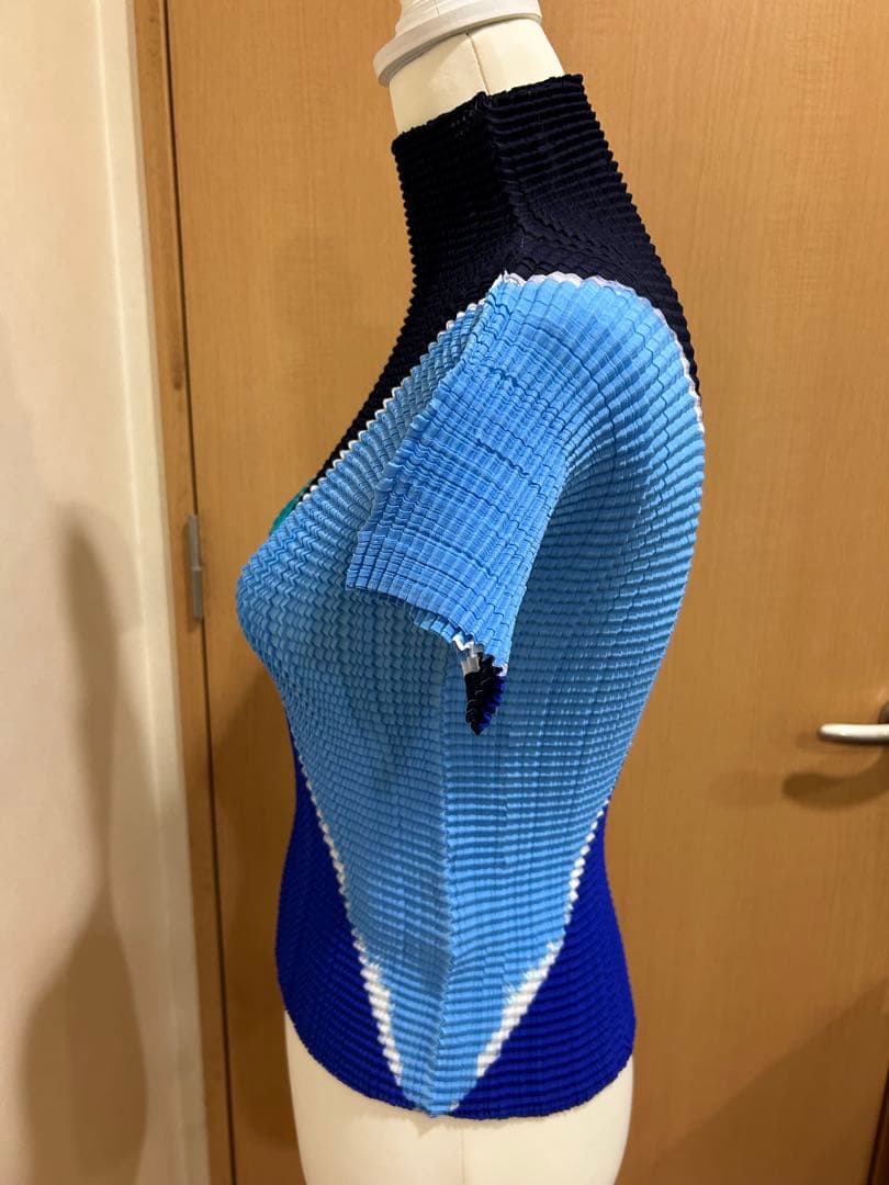 ⭐️イッセイミヤケブラウスブルー系極美品⭐️