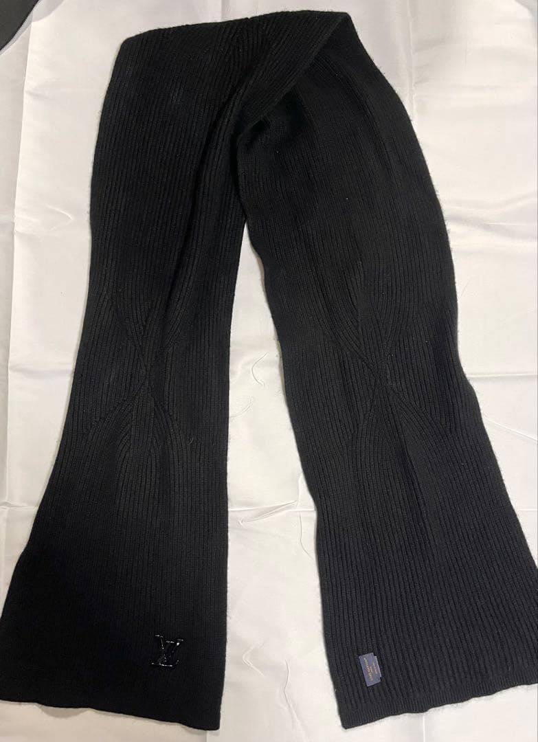 ルイヴィトン カシミヤ100% ロングマフラー 黒 LVロゴ