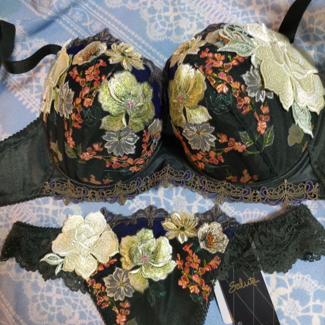 ワコールサルート　セットアップ　G 65 ＆ M 　新品