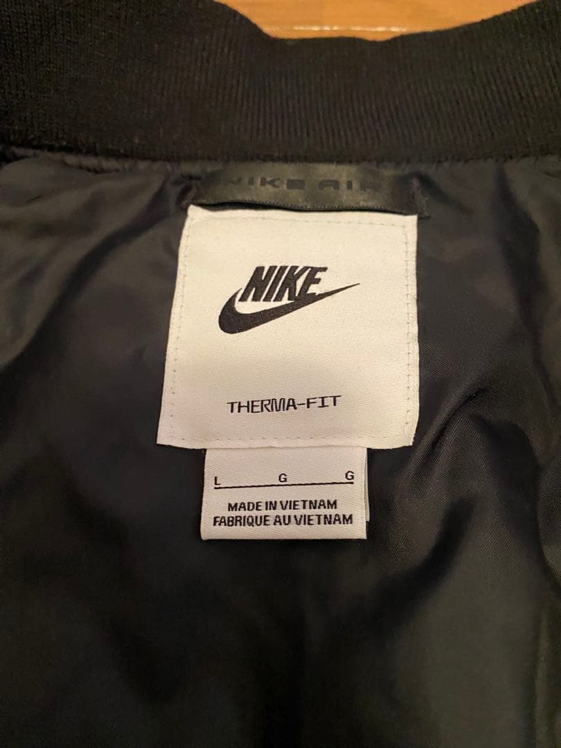 NIKE ボンバージャケット