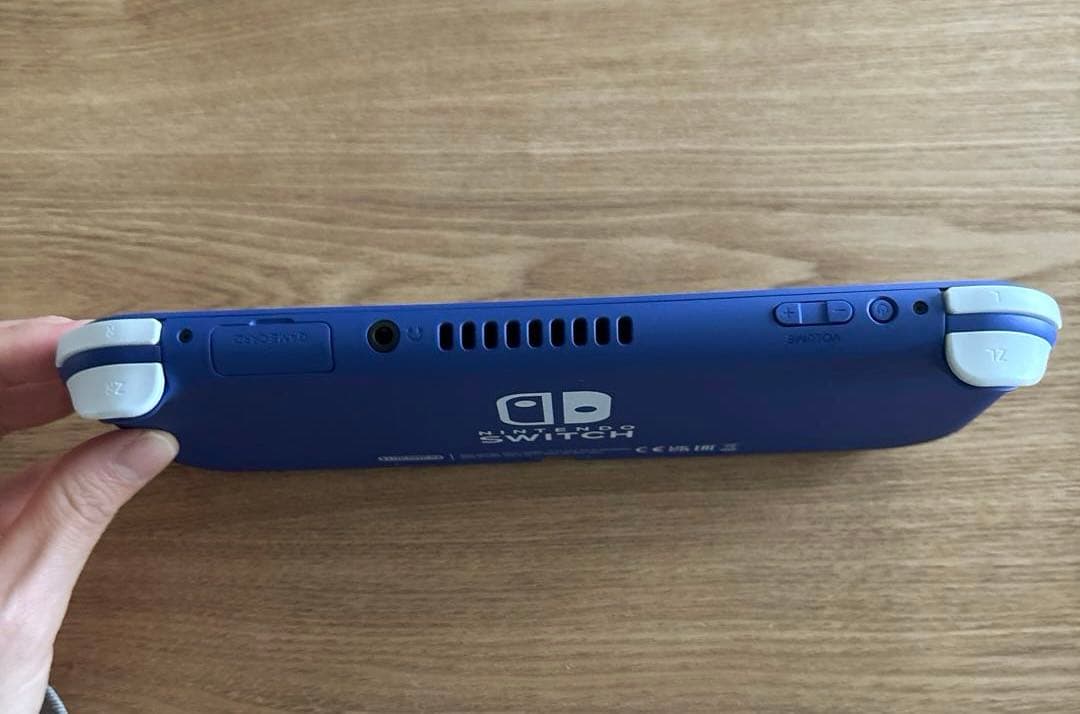 【64GBカード・電源・カバー・保護フィルム・箱付き】ニンテンドースイッチライト