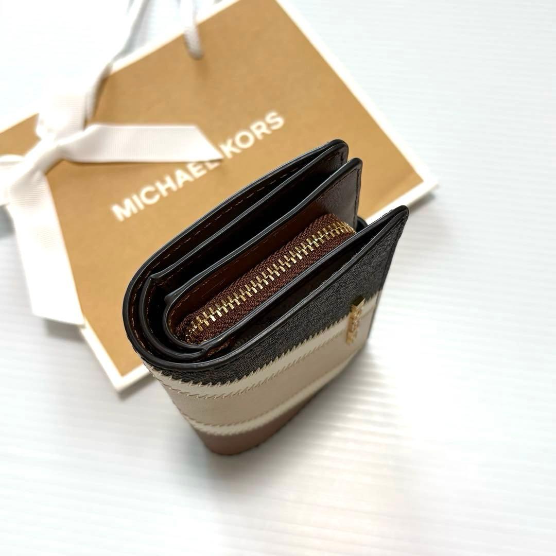 ⭐︎ 【新品、未使用品】かわいい♡マイケルコース 2つ折り財布ホワイト　ブラウン
