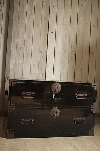 綺麗な丸金具庄内箪笥　2段